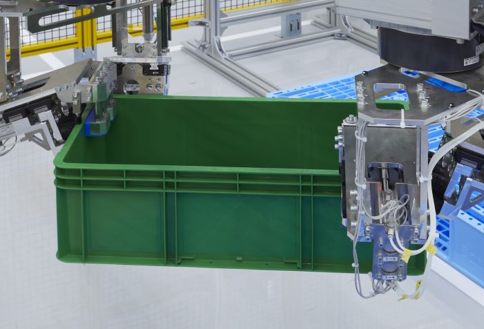 パレパンマンは、様々な形状のコンテナを同一ハンドで搬送可能(コンテナ形状その1)